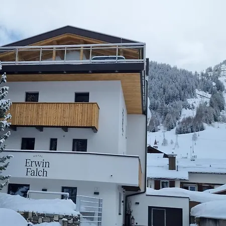 In St Anton شقة